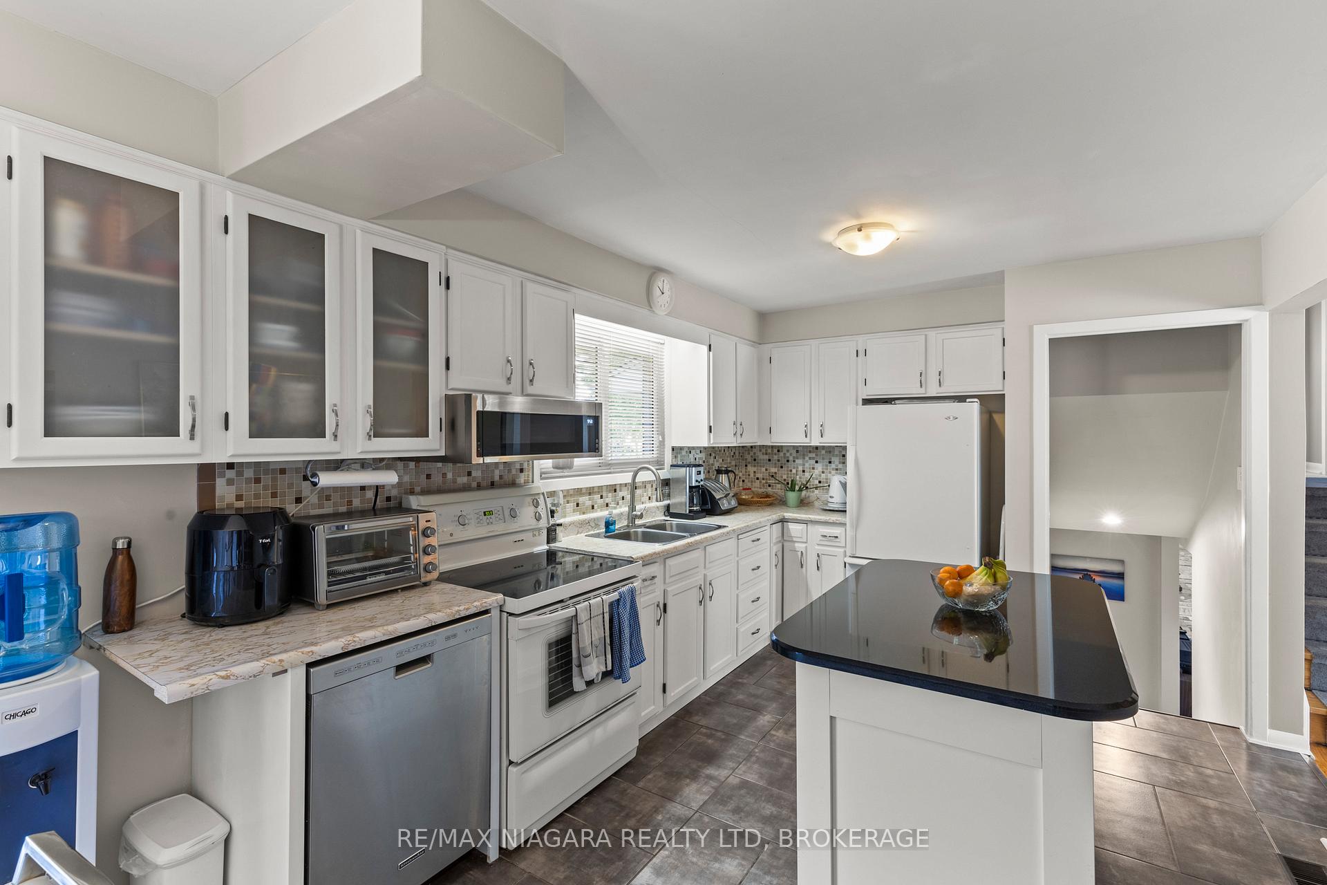 Photo 12 of 4 Willow Street N, Welland, Prince Charles — HOMEH
