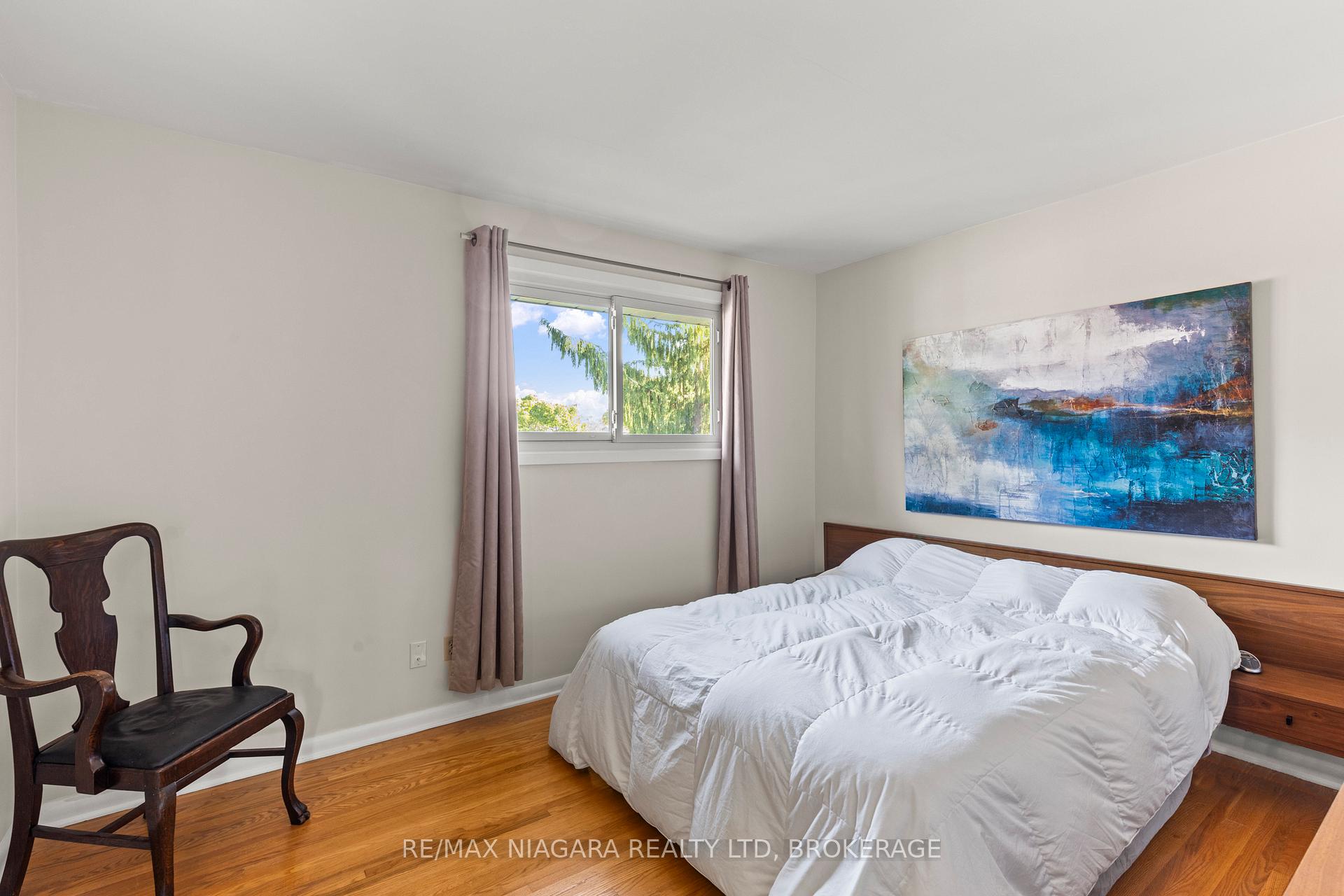 Photo 17 of 4 Willow Street N, Welland, Prince Charles — HOMEH