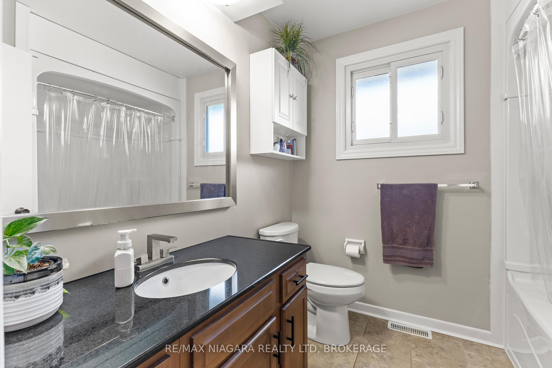 Photo 19 of 4 Willow Street N, Welland, Prince Charles — HOMEH