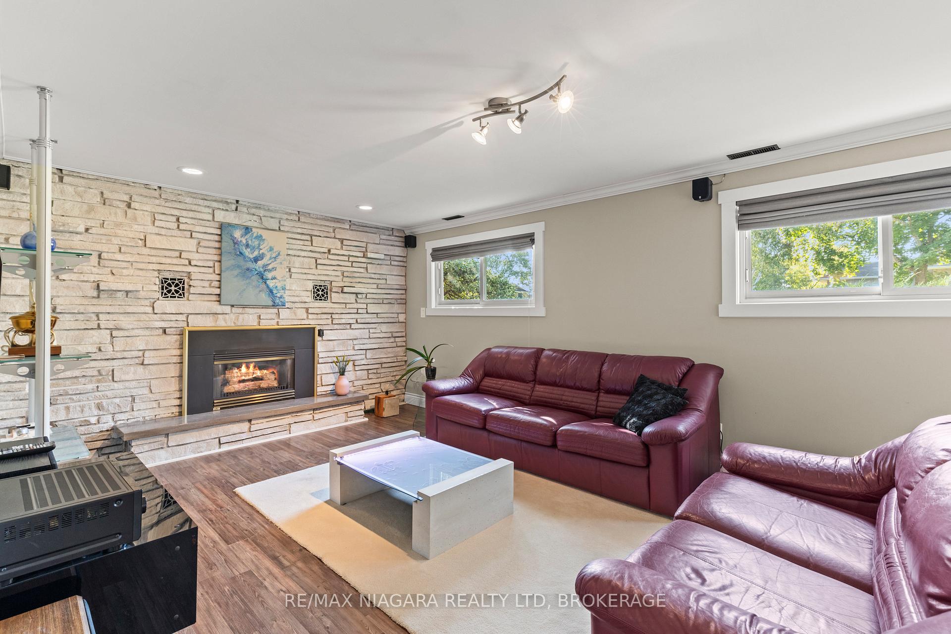 Photo 21 of 4 Willow Street N, Welland, Prince Charles — HOMEH