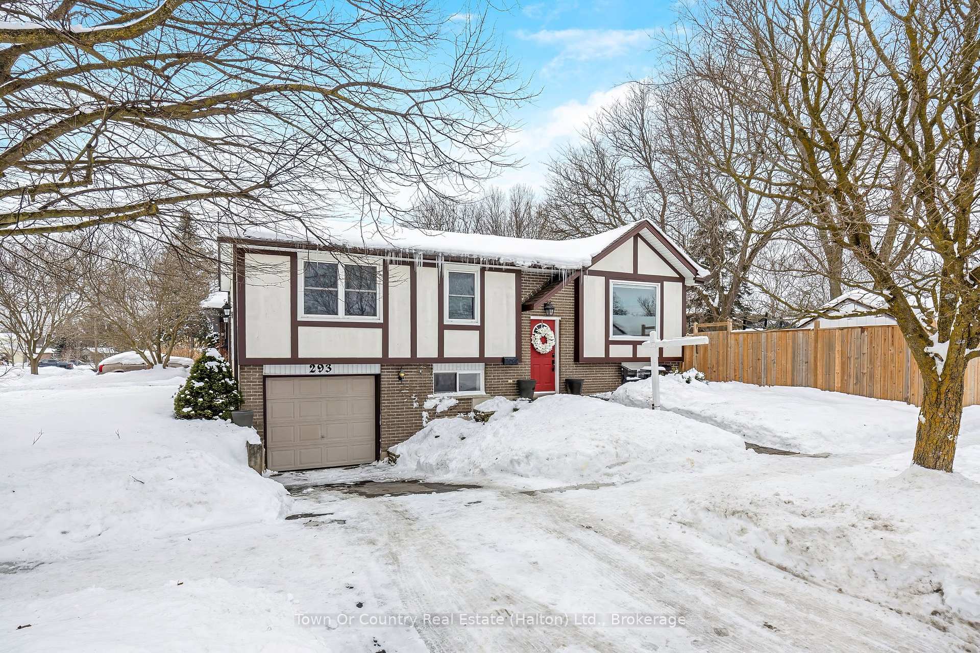 Photo 3 of 293 Eiwo Court, Waterloo, Lincoln Village — HOMEH