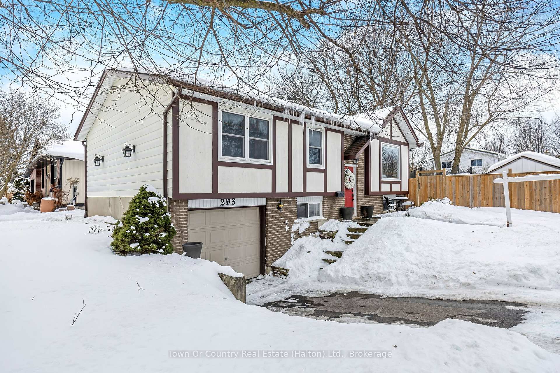 Photo 4 of 293 Eiwo Court, Waterloo, Lincoln Village — HOMEH