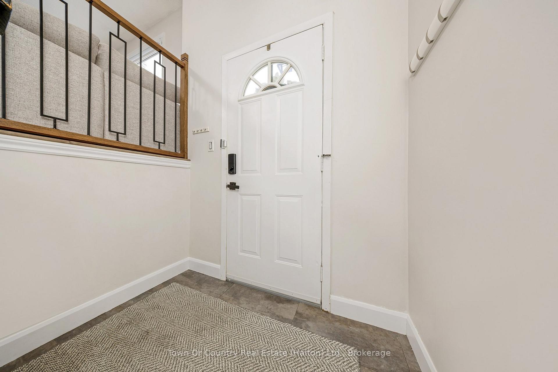Photo 7 of 293 Eiwo Court, Waterloo, Lincoln Village — HOMEH