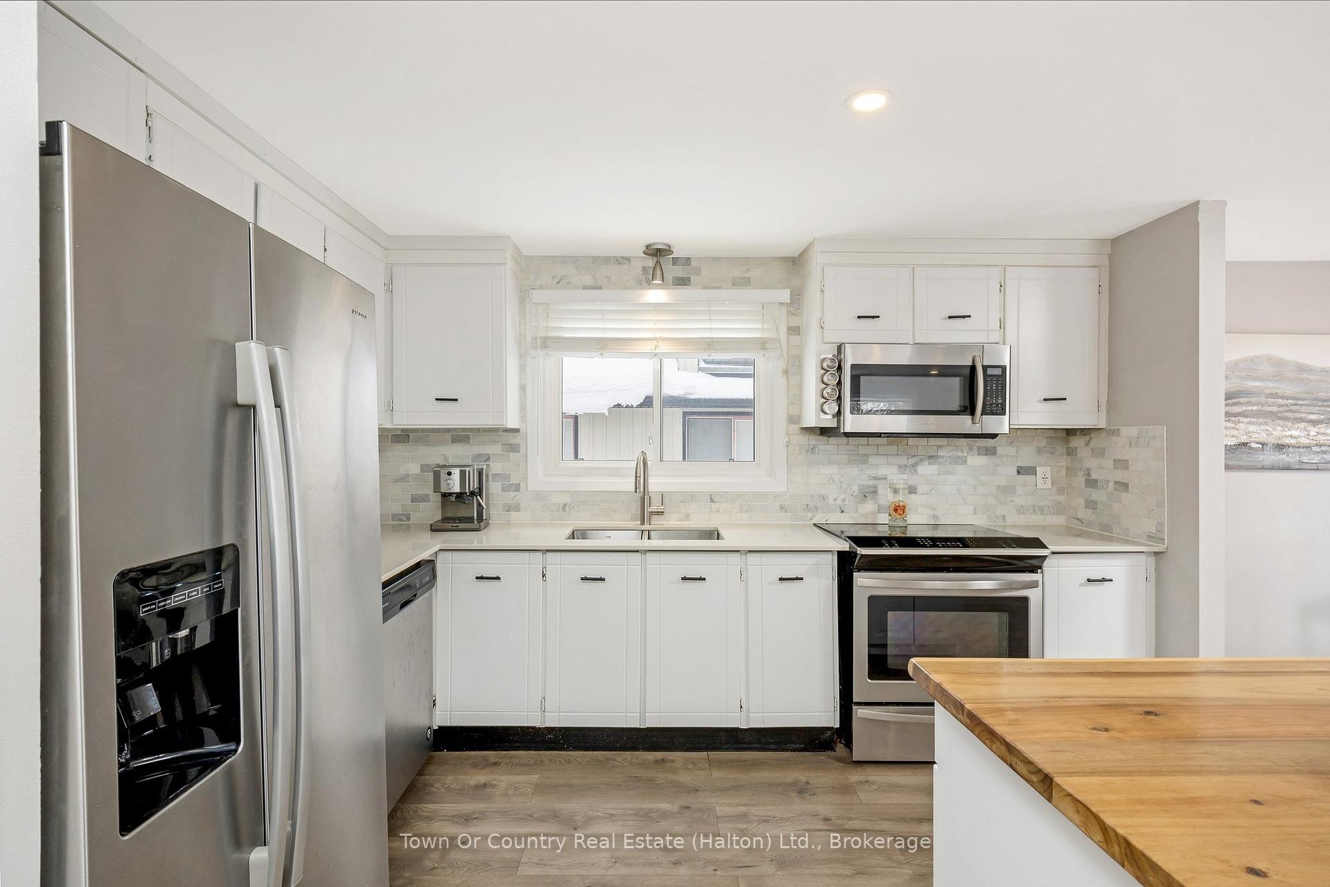 Photo 14 of 293 Eiwo Court, Waterloo, Lincoln Village — HOMEH
