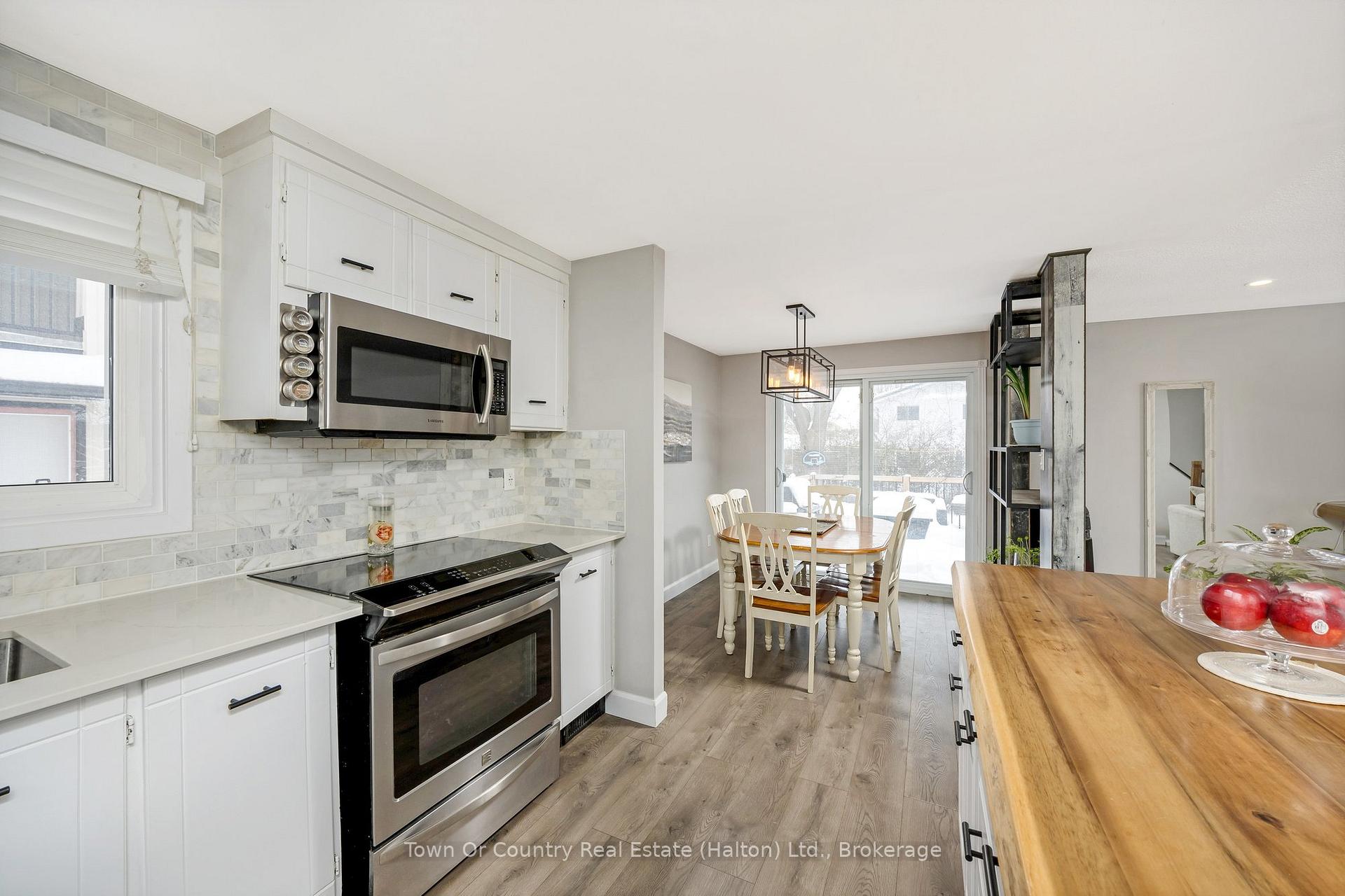 Photo 16 of 293 Eiwo Court, Waterloo, Lincoln Village — HOMEH