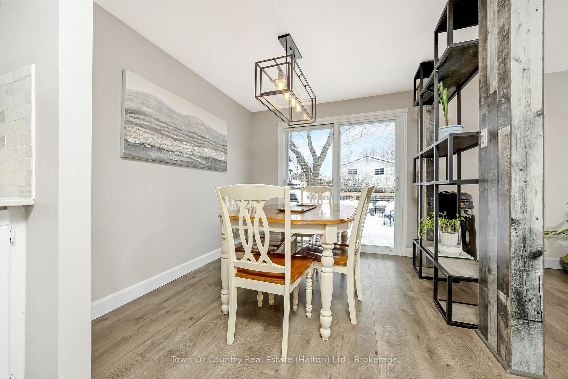 Photo 18 of 293 Eiwo Court, Waterloo, Lincoln Village — HOMEH