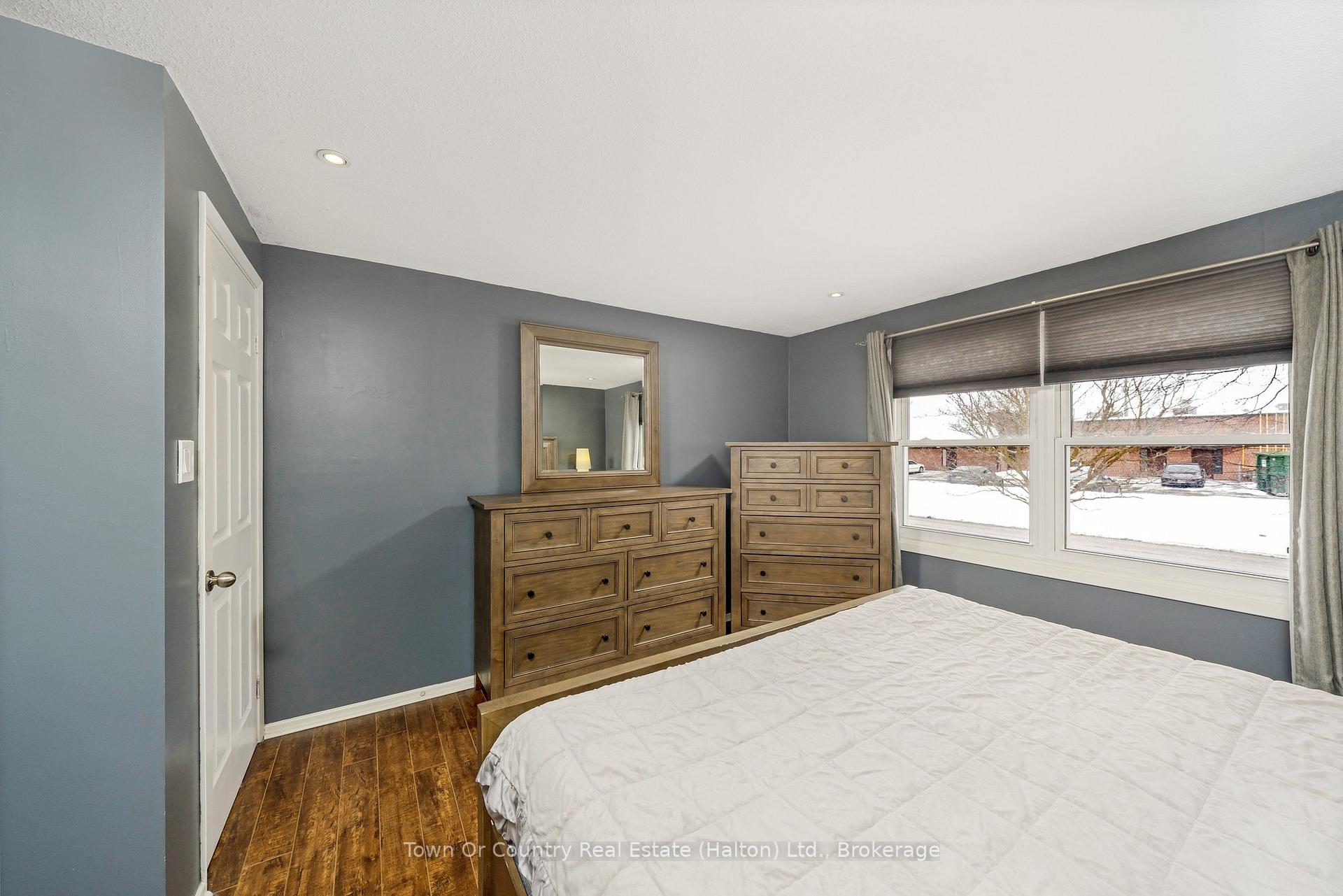 Photo 21 of 293 Eiwo Court, Waterloo, Lincoln Village — HOMEH
