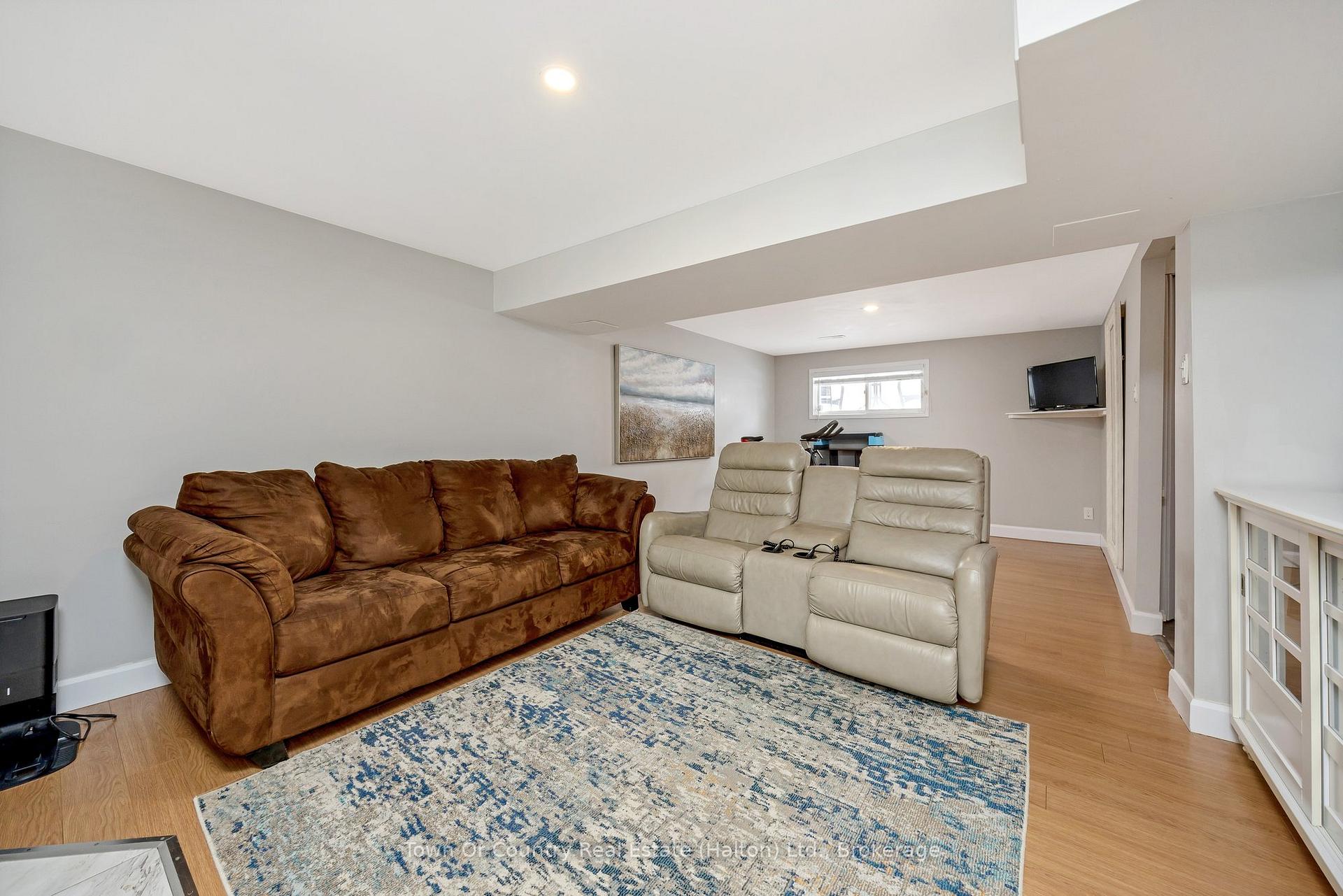 Photo 31 of 293 Eiwo Court, Waterloo, Lincoln Village — HOMEH