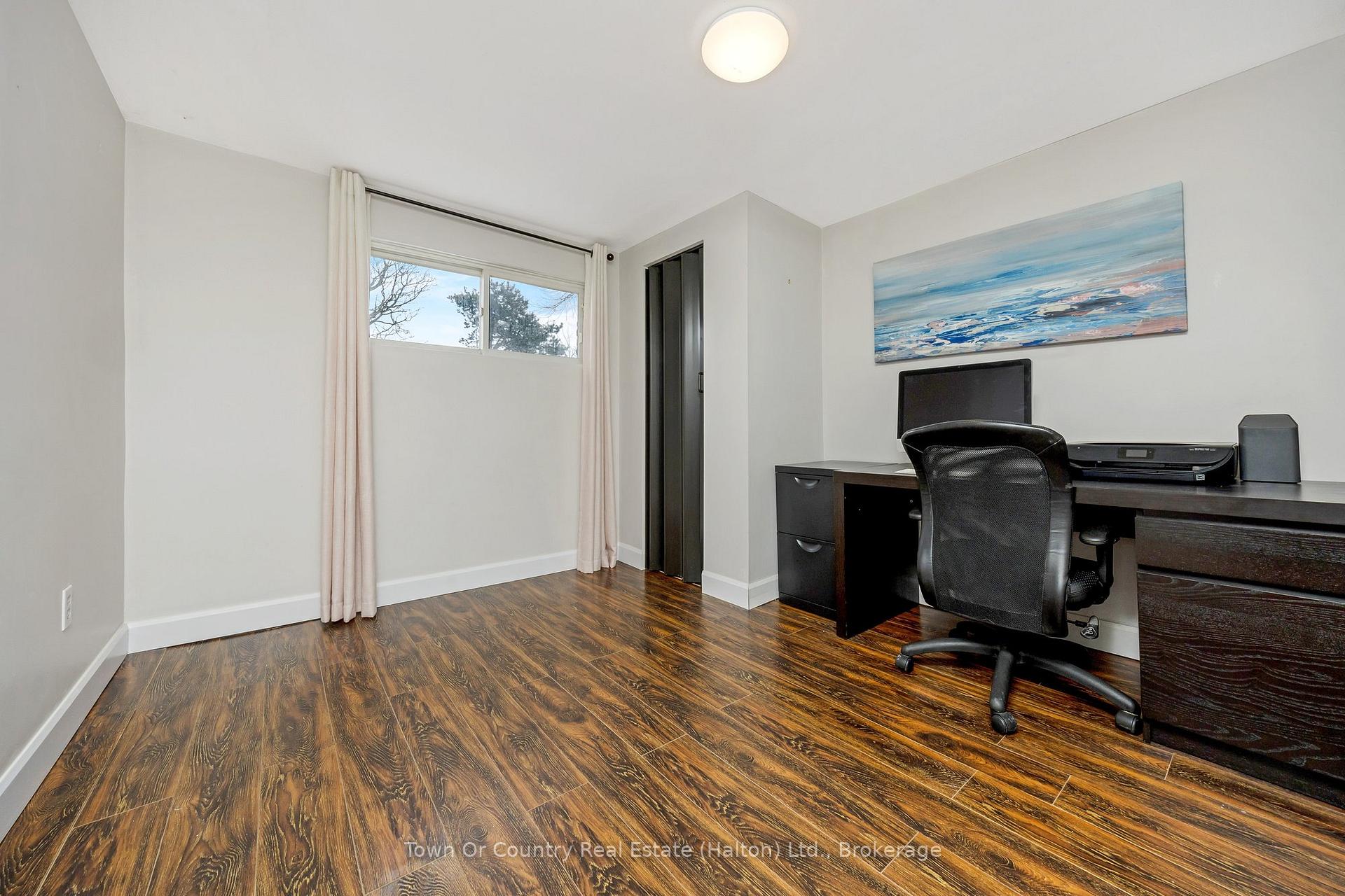 Photo 33 of 293 Eiwo Court, Waterloo, Lincoln Village — HOMEH