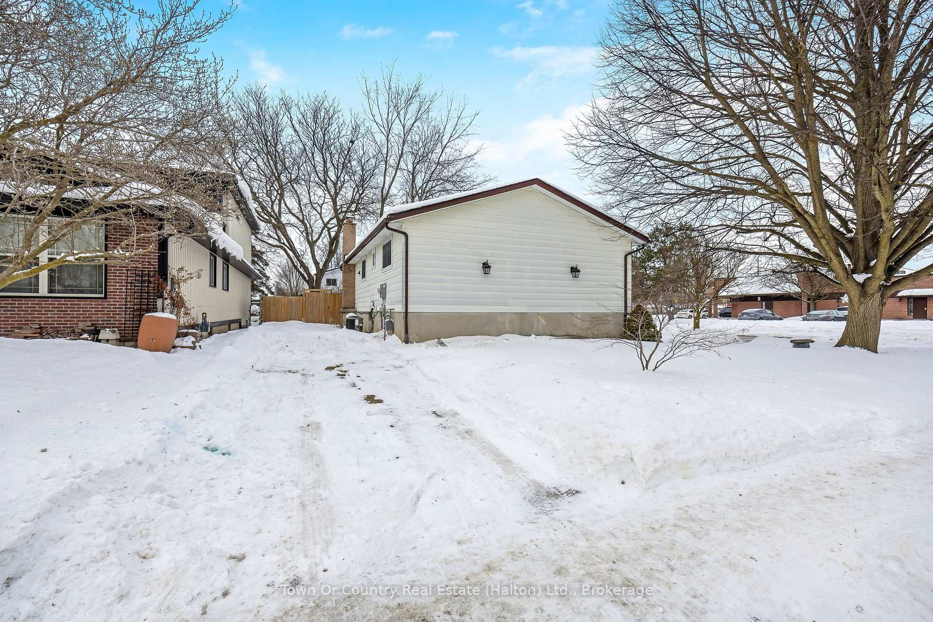 Photo 36 of 293 Eiwo Court, Waterloo, Lincoln Village — HOMEH