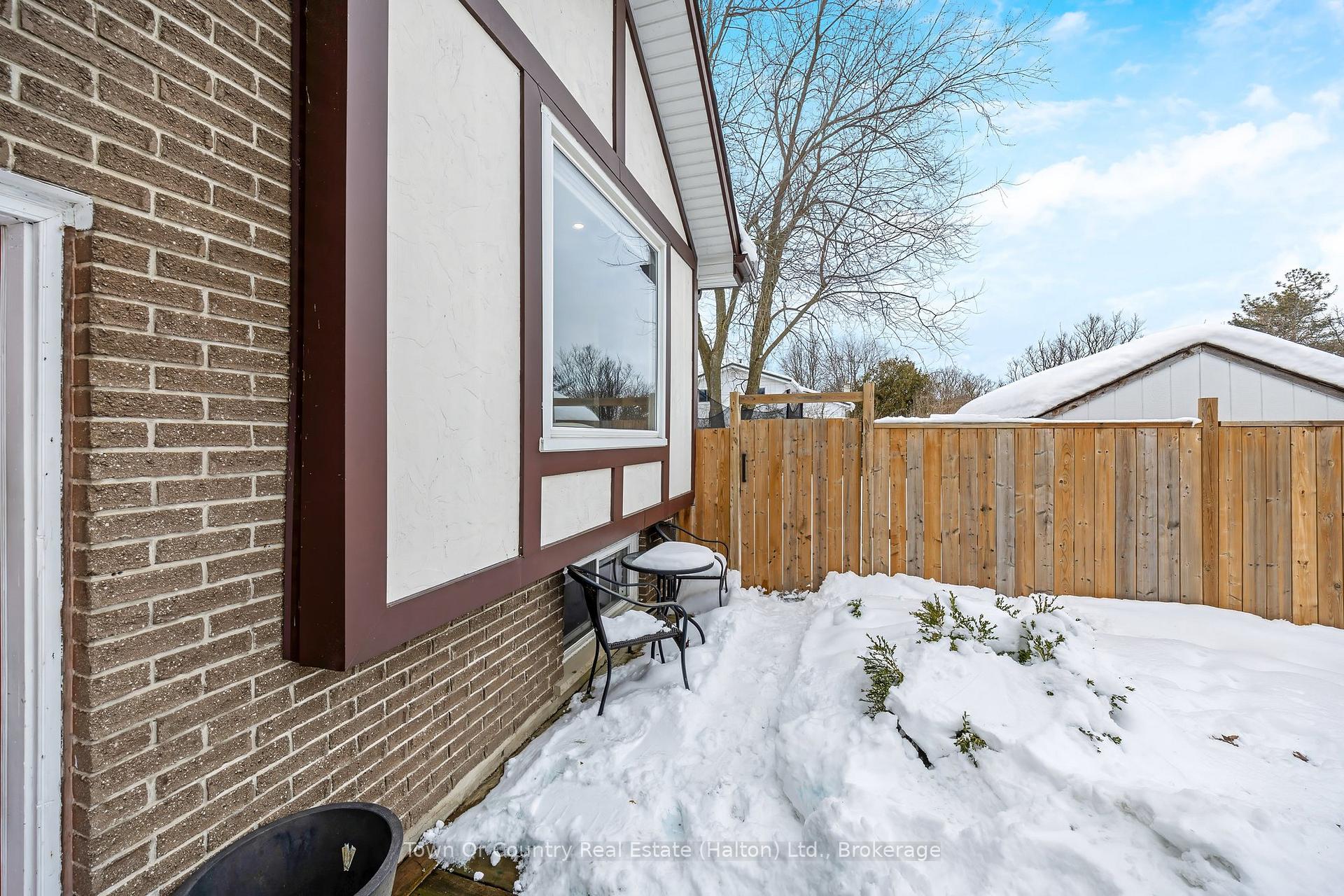 Photo 37 of 293 Eiwo Court, Waterloo, Lincoln Village — HOMEH