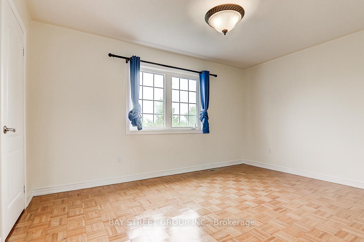 Photo 12 of 90 Cabernet Road, Vaughan, Patterson — HOMEH