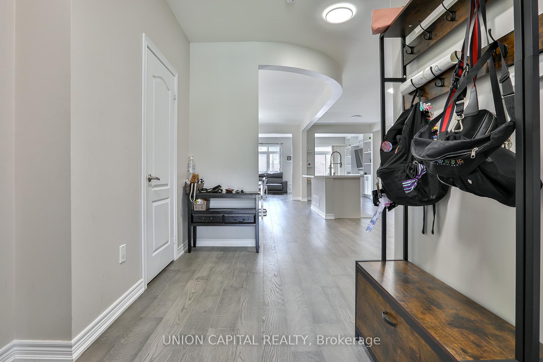 Photo 2 of 136 Mistywood Crescent, Vaughan, Patterson — HOMEH