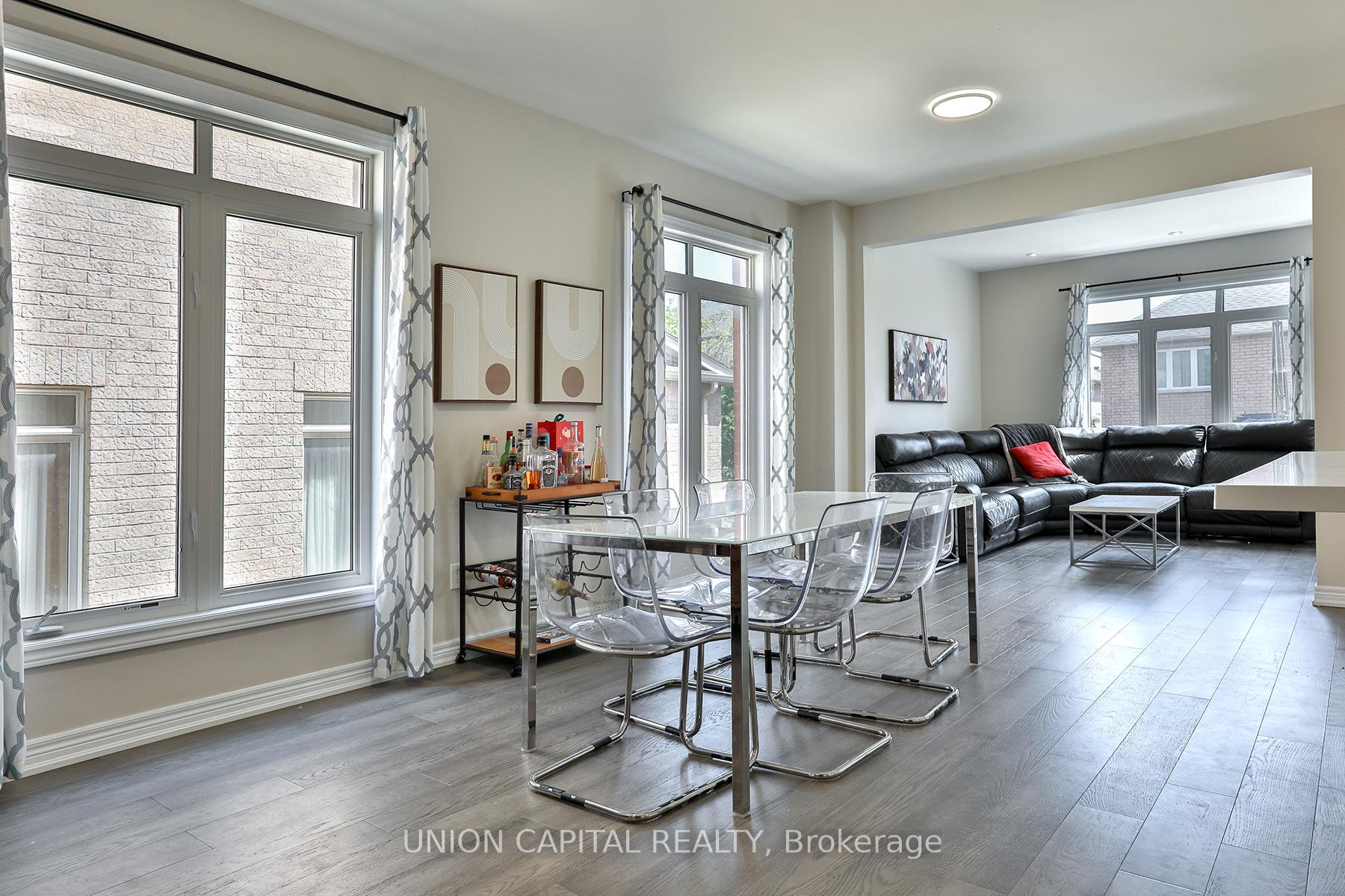Photo 5 of 136 Mistywood Crescent, Vaughan, Patterson — HOMEH