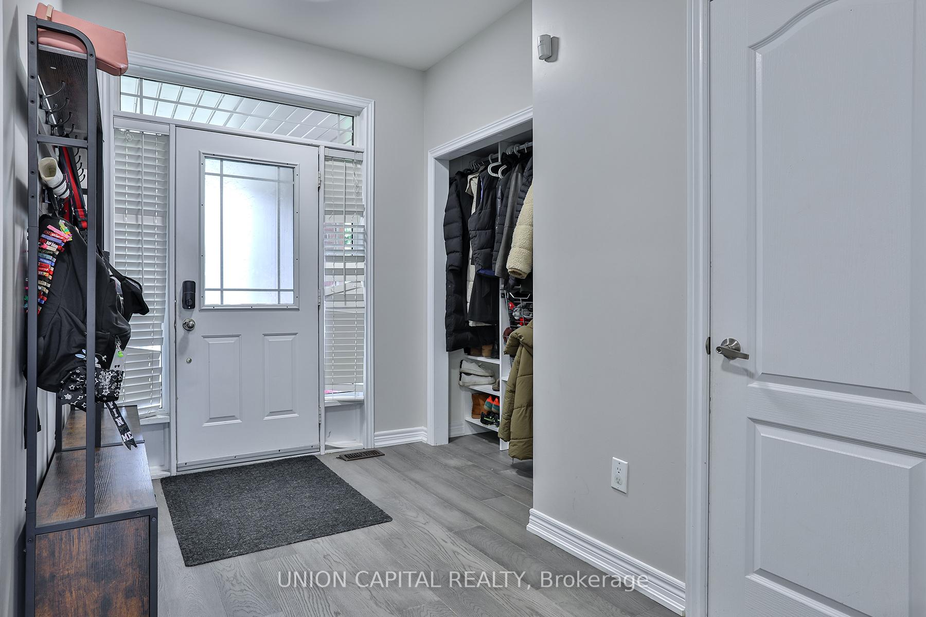 Photo 16 of 136 Mistywood Crescent, Vaughan, Patterson — HOMEH