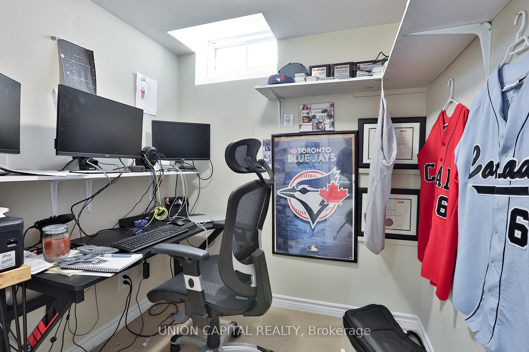 Photo 19 of 136 Mistywood Crescent, Vaughan, Patterson — HOMEH