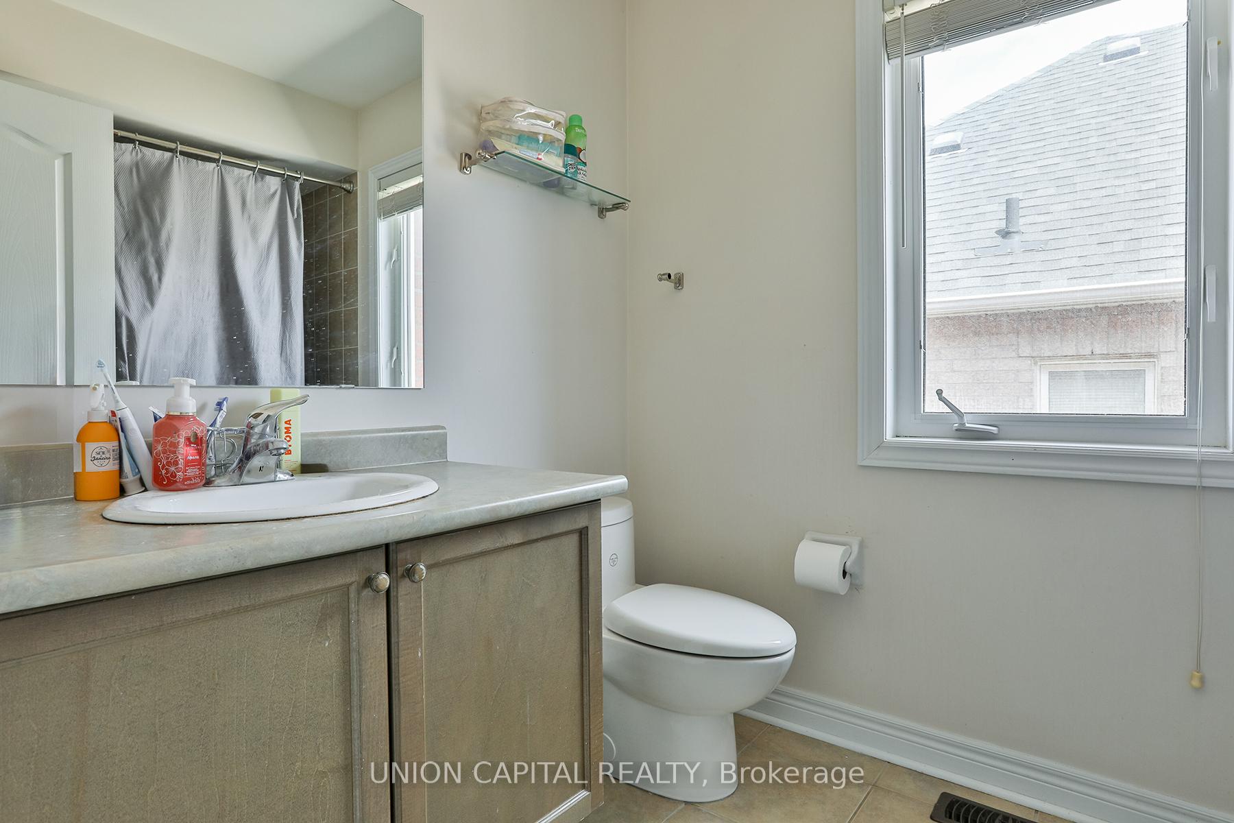 Photo 26 of 136 Mistywood Crescent, Vaughan, Patterson — HOMEH
