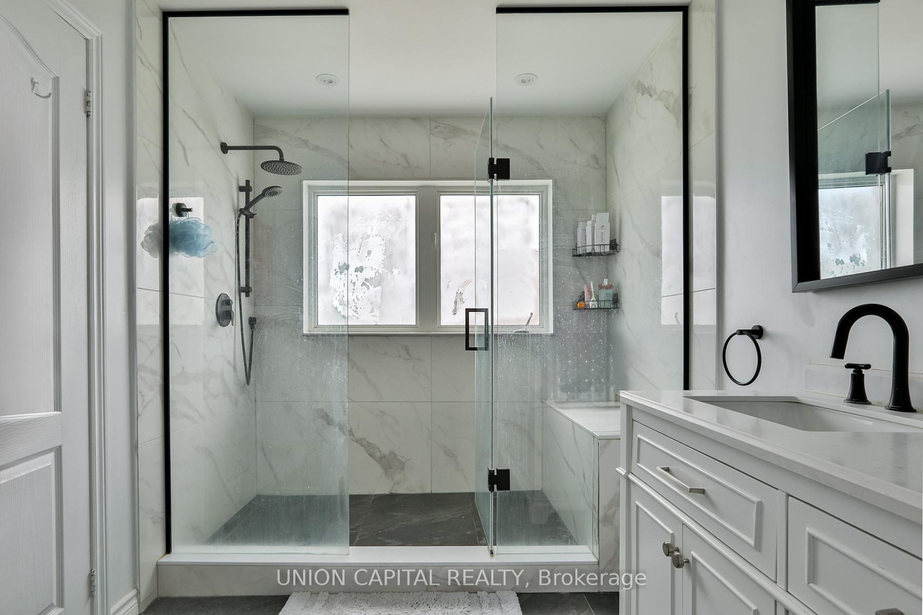 Photo 29 of 136 Mistywood Crescent, Vaughan, Patterson — HOMEH