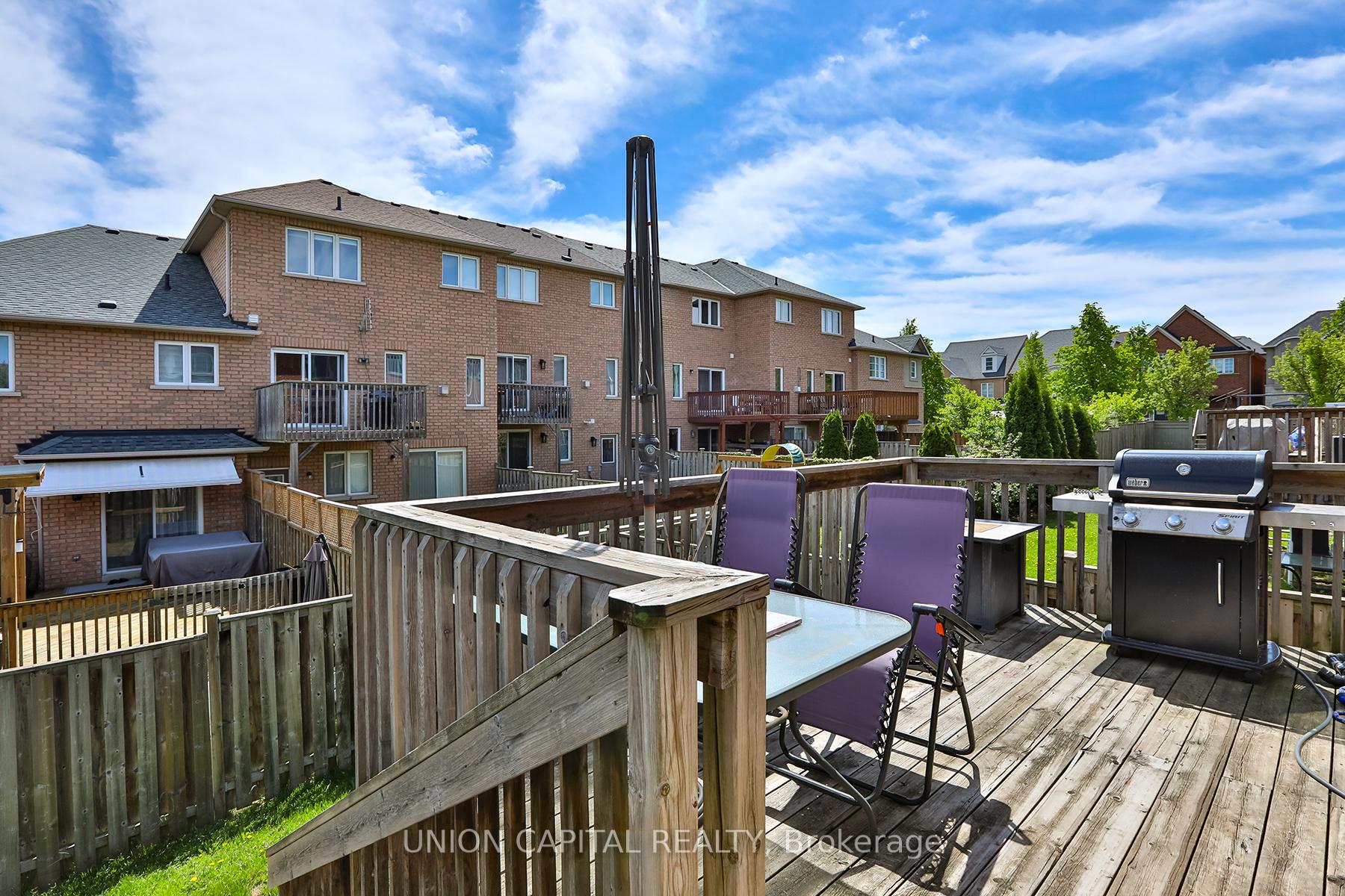 Photo 30 of 136 Mistywood Crescent, Vaughan, Patterson — HOMEH