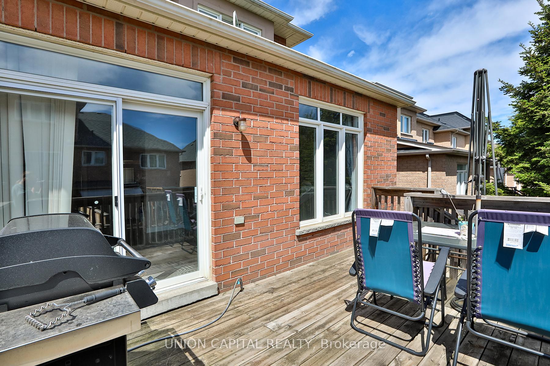 Photo 32 of 136 Mistywood Crescent, Vaughan, Patterson — HOMEH