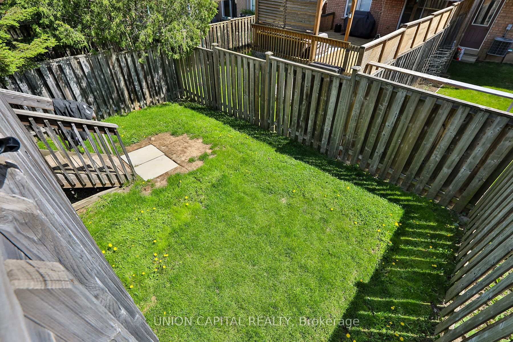 Photo 33 of 136 Mistywood Crescent, Vaughan, Patterson — HOMEH
