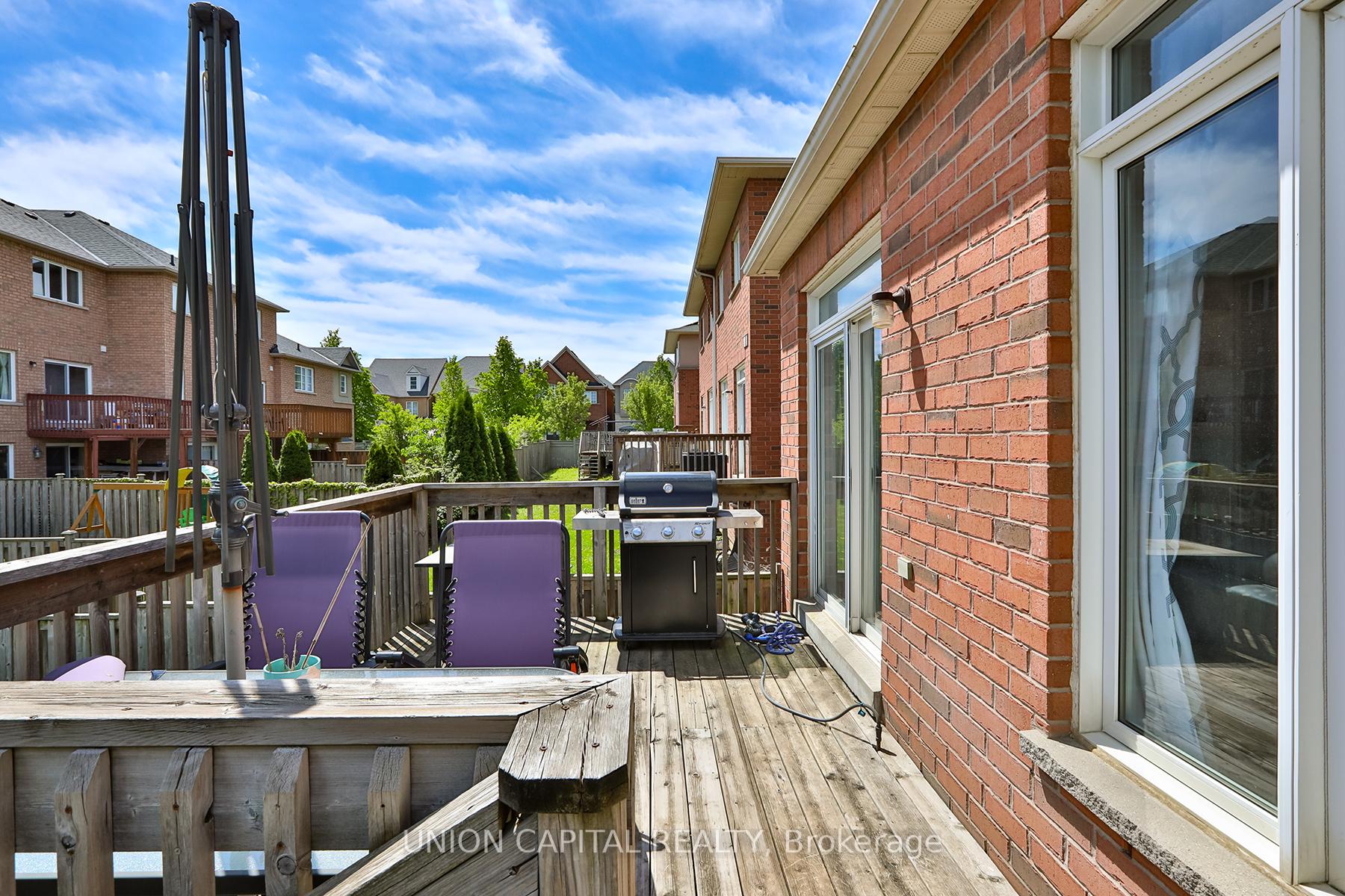 Photo 34 of 136 Mistywood Crescent, Vaughan, Patterson — HOMEH