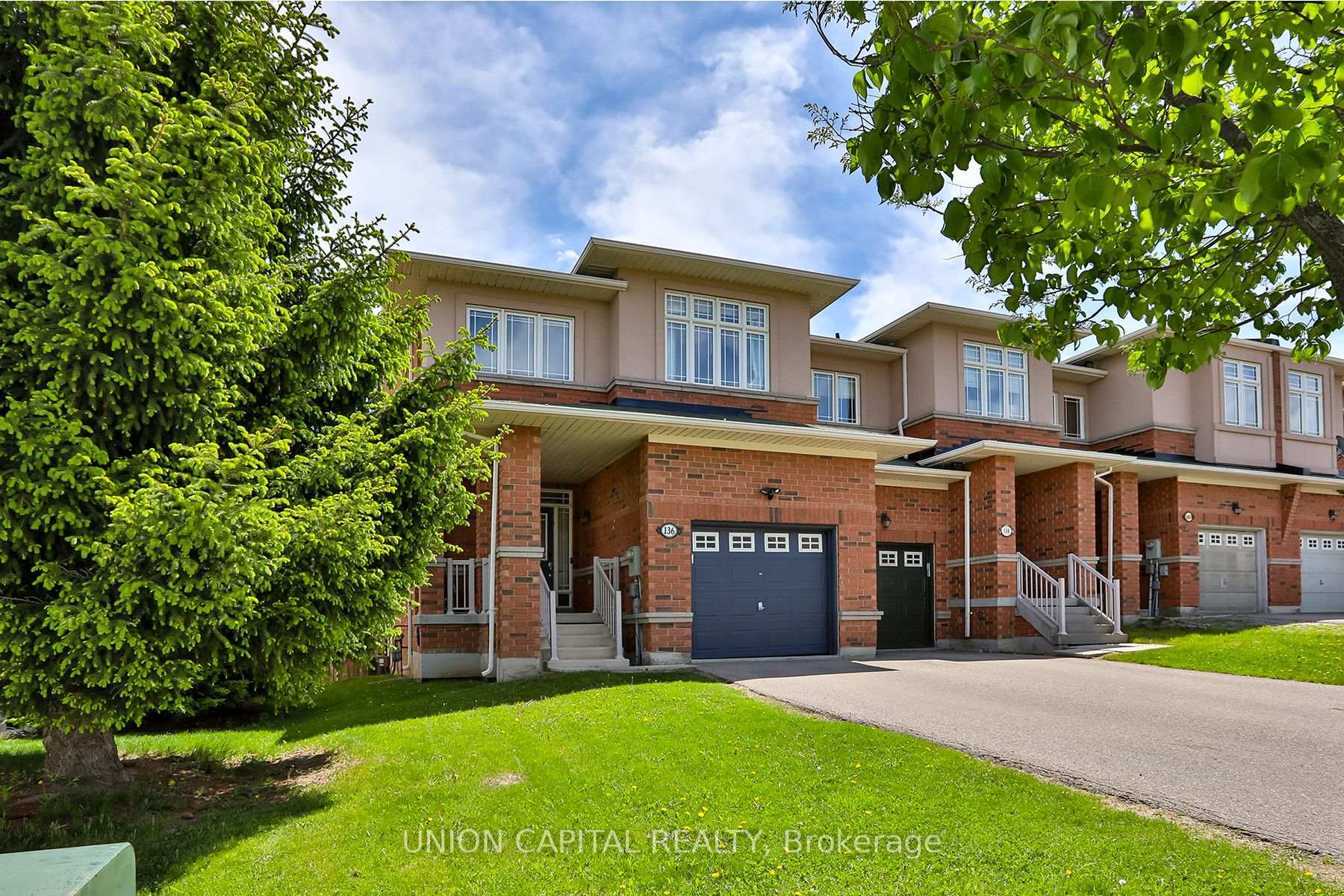 Photo 36 of 136 Mistywood Crescent, Vaughan, Patterson — HOMEH