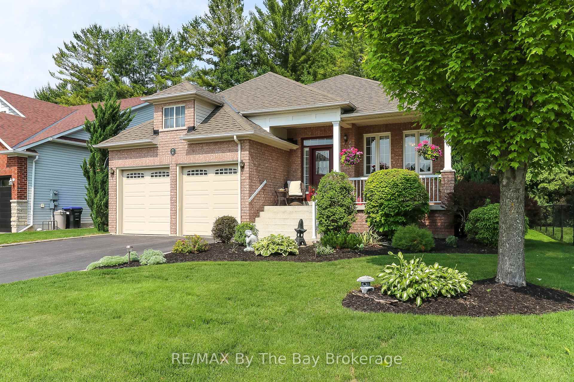 Photo 1 of 10 Masters Lane, Wasaga Beach — HOMEH