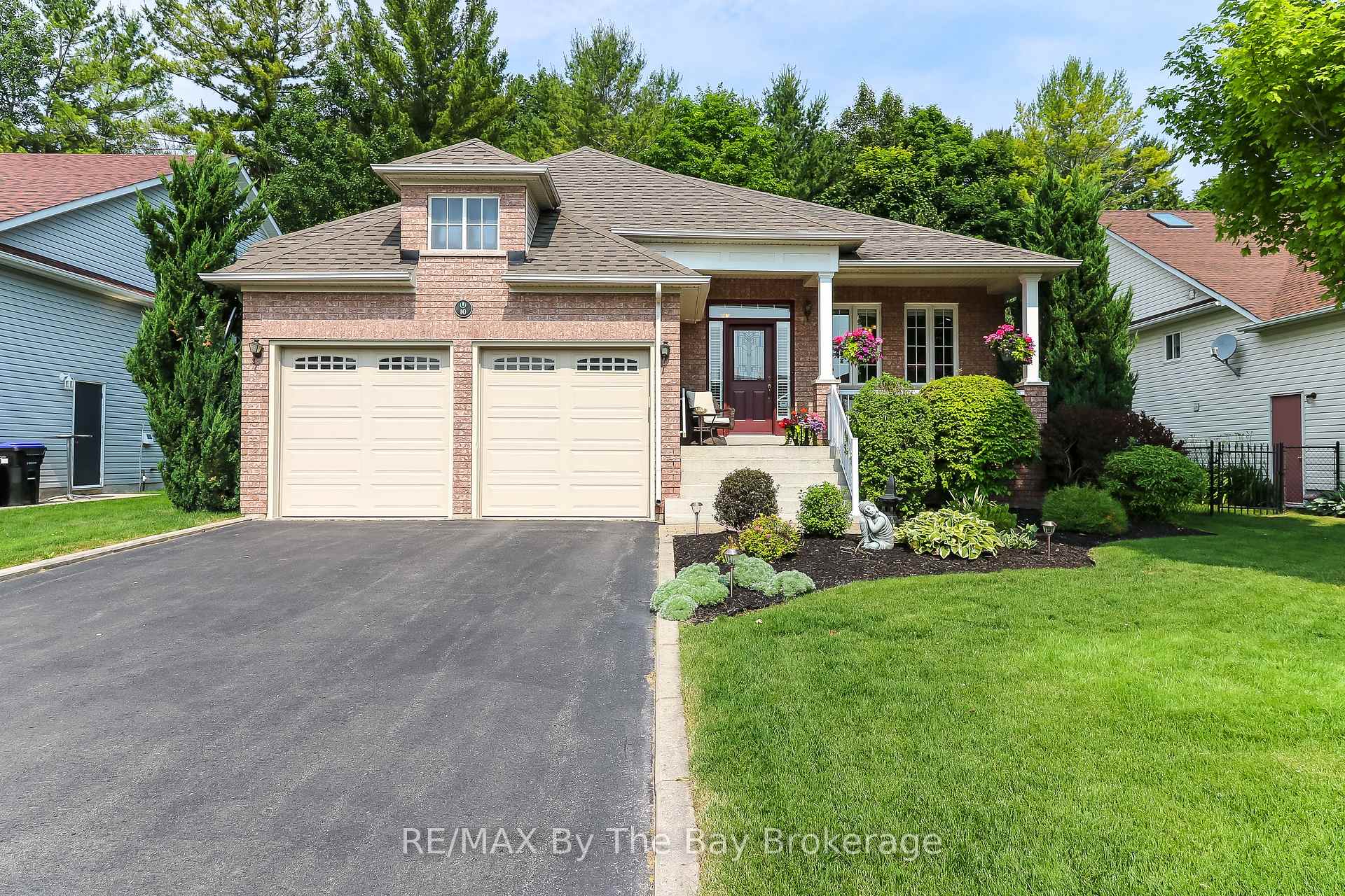 Photo 7 of 10 Masters Lane, Wasaga Beach — HOMEH