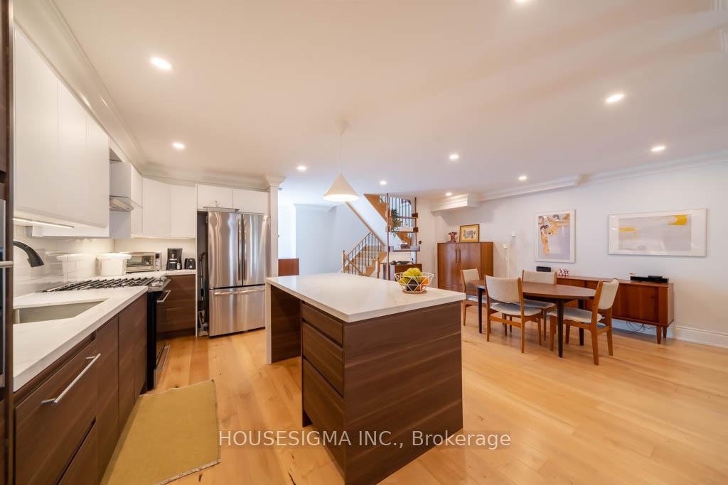 Photo 2 of 40 Brownstone Circle, Vaughan, Crestwood-Springfarm-Yorkhill — HOMEH