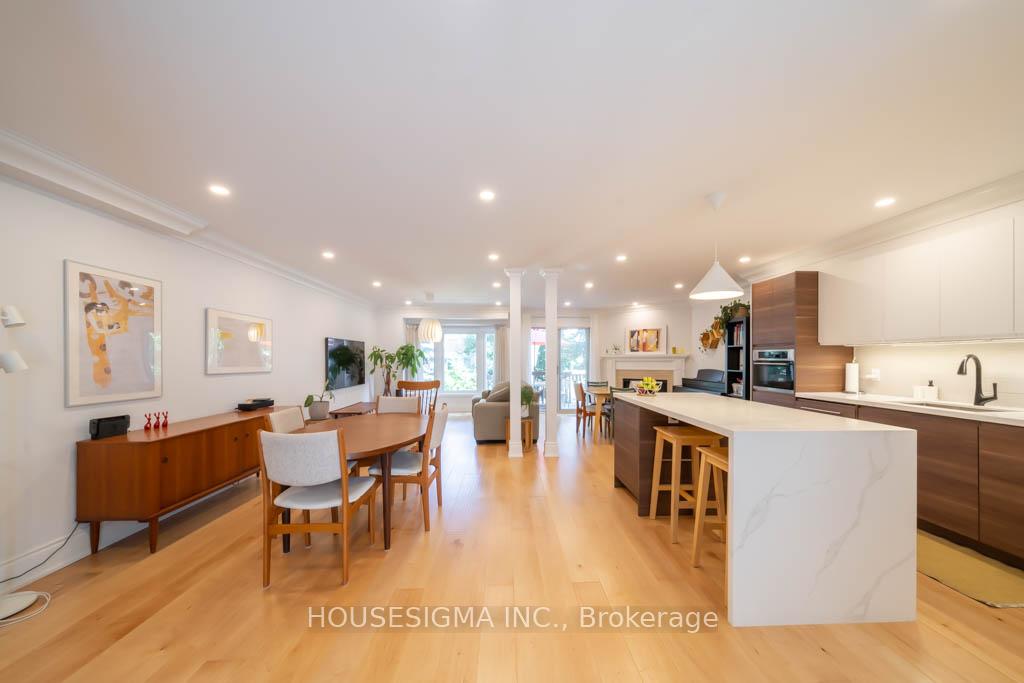 Photo 3 of 40 Brownstone Circle, Vaughan, Crestwood-Springfarm-Yorkhill — HOMEH