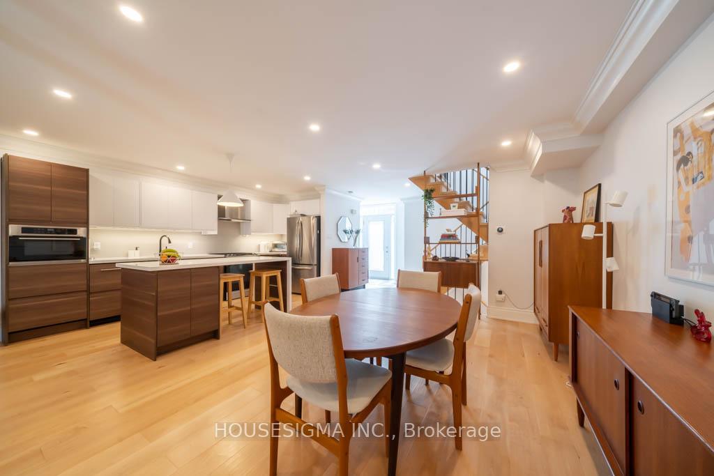 Photo 4 of 40 Brownstone Circle, Vaughan, Crestwood-Springfarm-Yorkhill — HOMEH