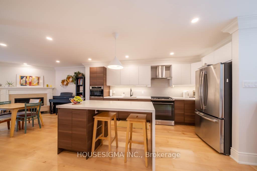 Photo 5 of 40 Brownstone Circle, Vaughan, Crestwood-Springfarm-Yorkhill — HOMEH