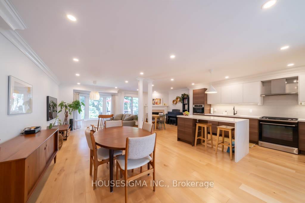 Photo 6 of 40 Brownstone Circle, Vaughan, Crestwood-Springfarm-Yorkhill — HOMEH