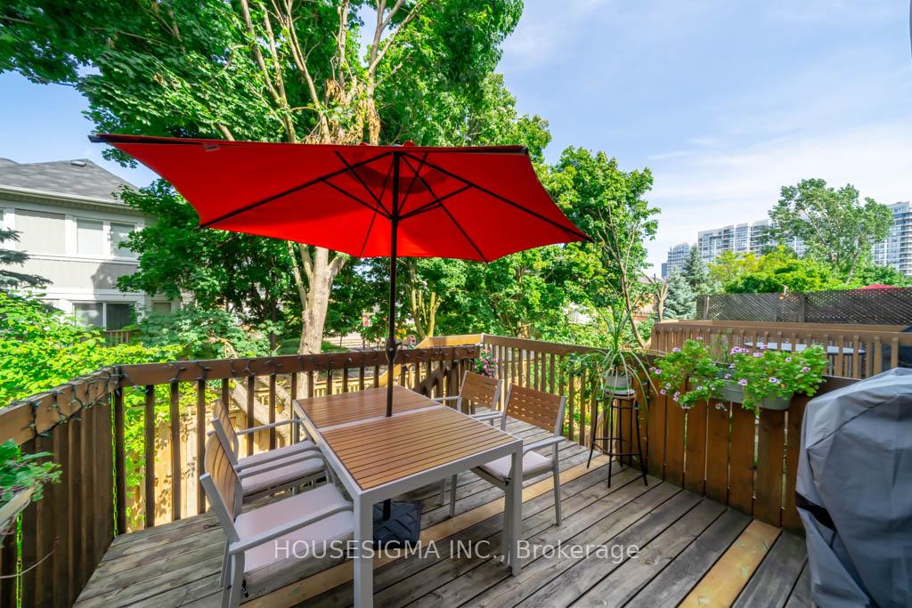 Photo 9 of 40 Brownstone Circle, Vaughan, Crestwood-Springfarm-Yorkhill — HOMEH