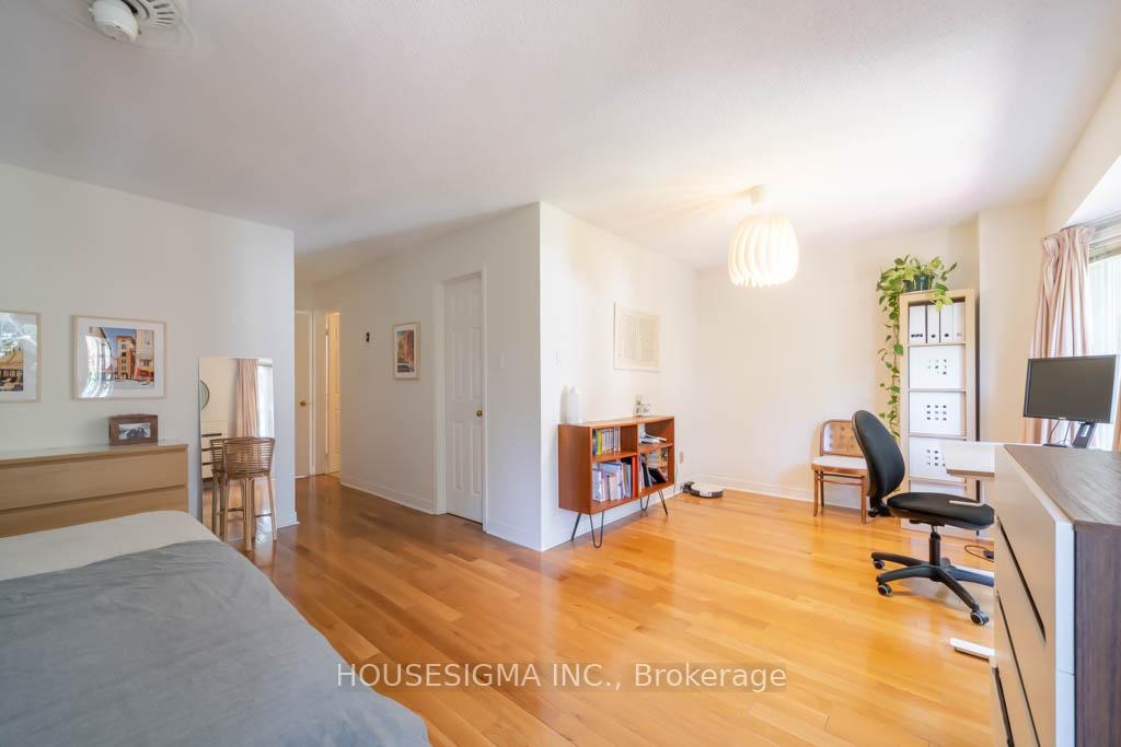 Photo 12 of 40 Brownstone Circle, Vaughan, Crestwood-Springfarm-Yorkhill — HOMEH