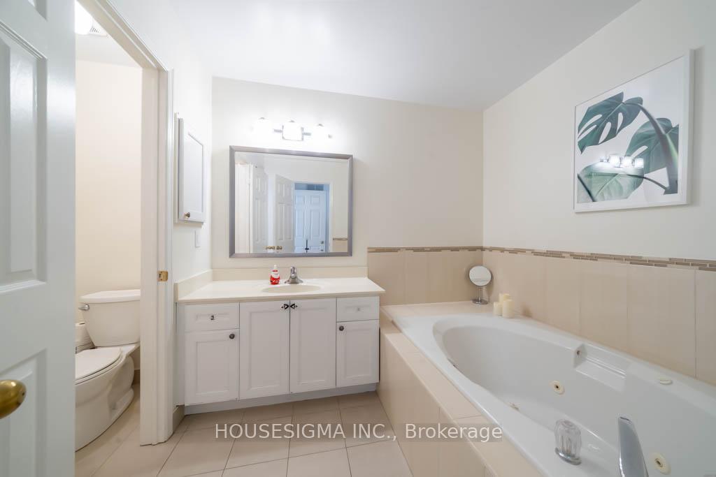 Photo 14 of 40 Brownstone Circle, Vaughan, Crestwood-Springfarm-Yorkhill — HOMEH