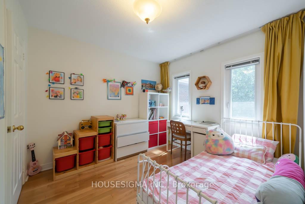 Photo 17 of 40 Brownstone Circle, Vaughan, Crestwood-Springfarm-Yorkhill — HOMEH