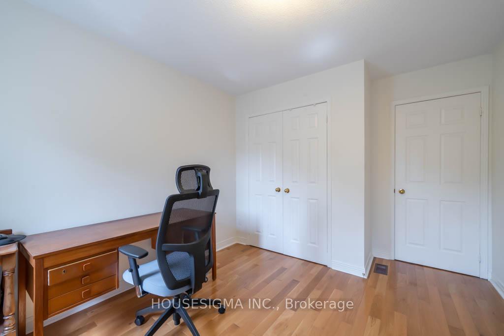 Photo 19 of 40 Brownstone Circle, Vaughan, Crestwood-Springfarm-Yorkhill — HOMEH