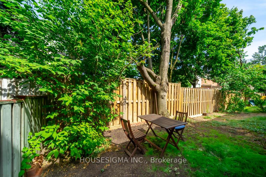 Photo 28 of 40 Brownstone Circle, Vaughan, Crestwood-Springfarm-Yorkhill — HOMEH