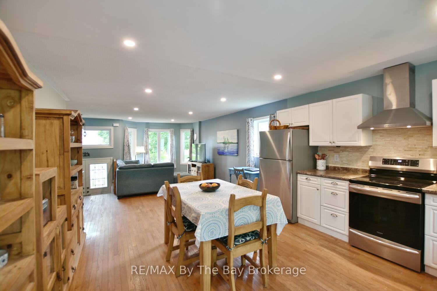 Photo 9 of 126 Fernbrook Drive, Wasaga Beach — HOMEH