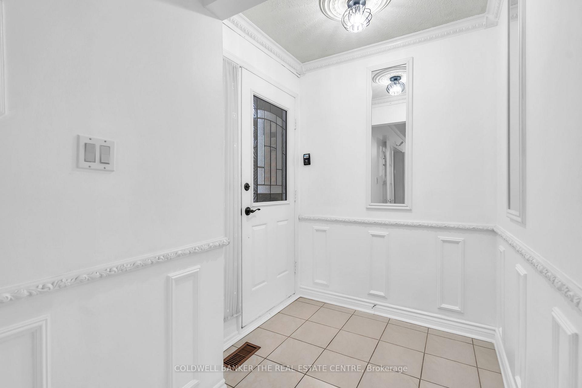 Photo 4 of 20 Backus Court, Markham, Raymerville — HOMEH