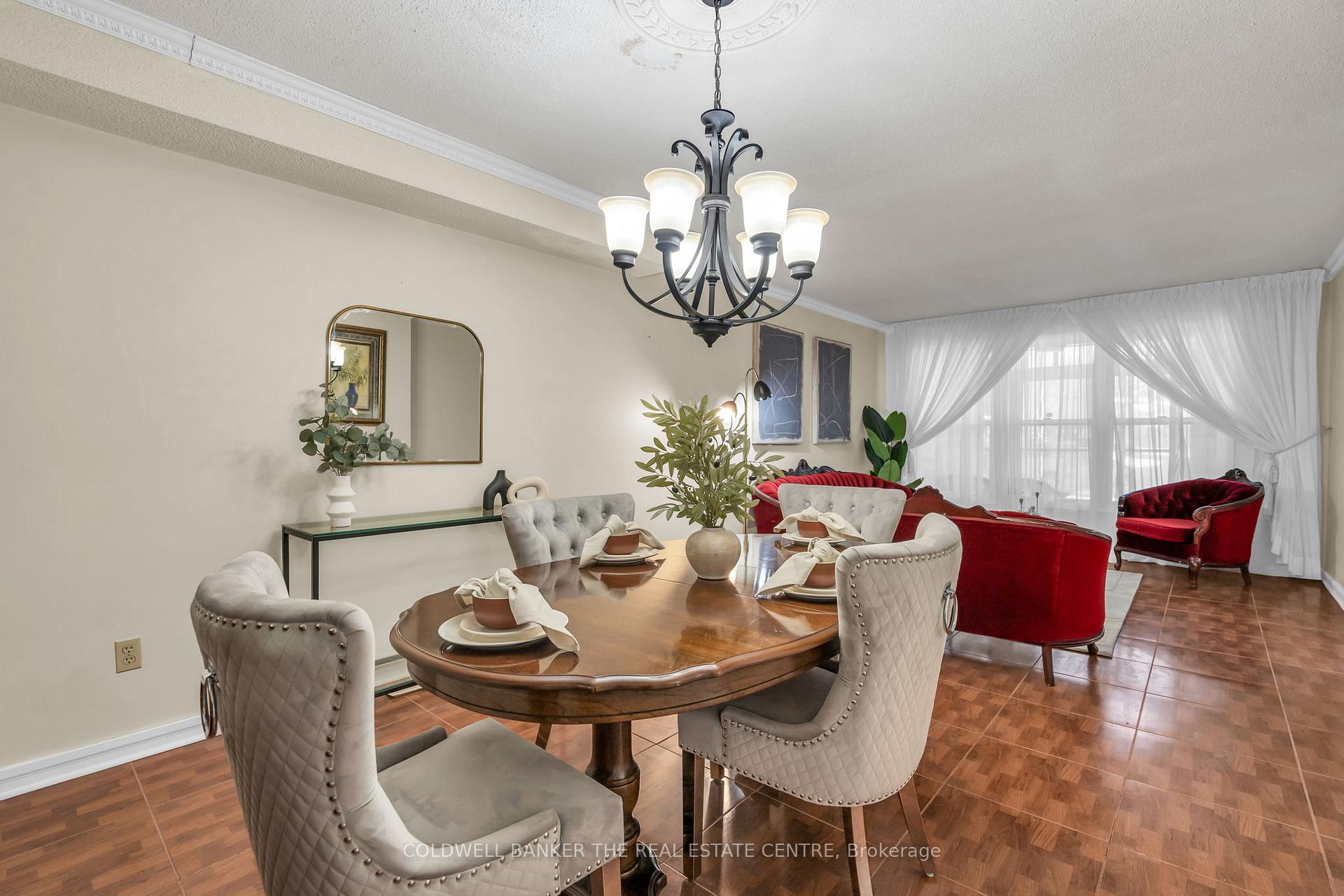 Photo 11 of 20 Backus Court, Markham, Raymerville — HOMEH