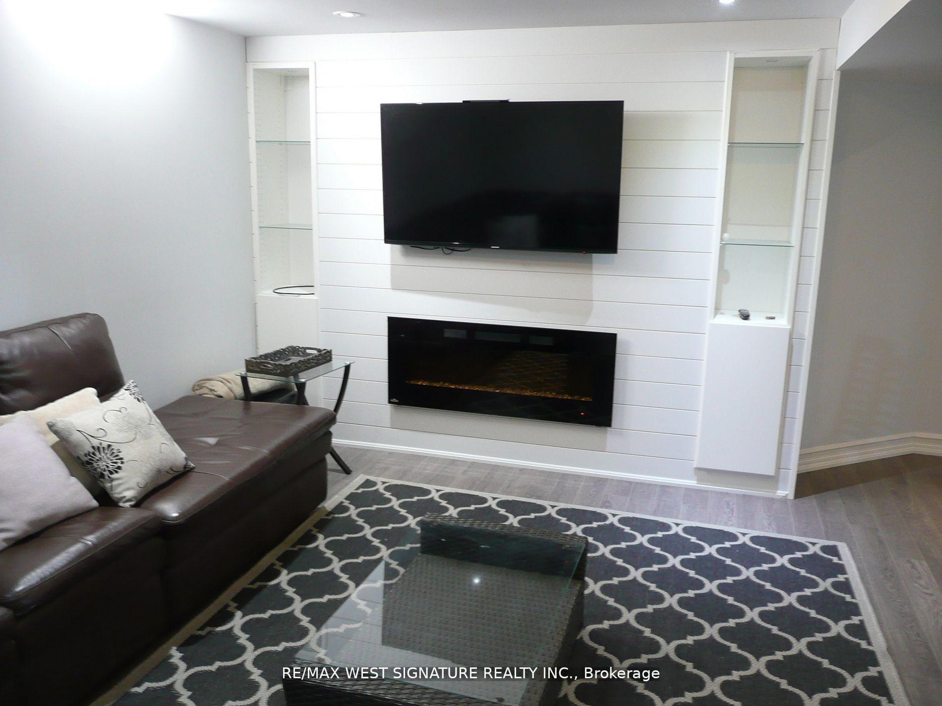 Photo 1 of 70 Robertson Close, Vaughan, Maple — HOMEH