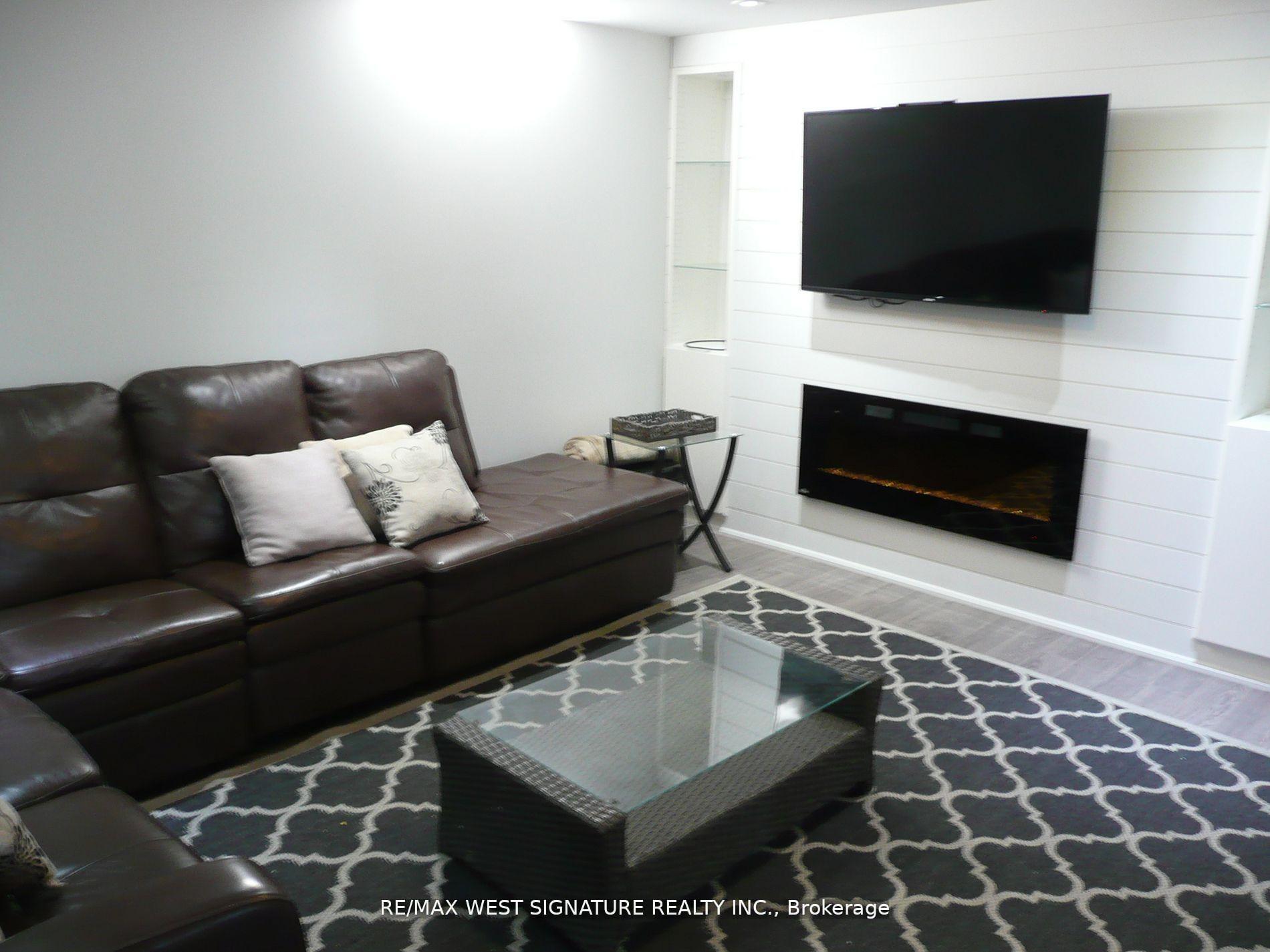 Photo 6 of 70 Robertson Close, Vaughan, Maple — HOMEH