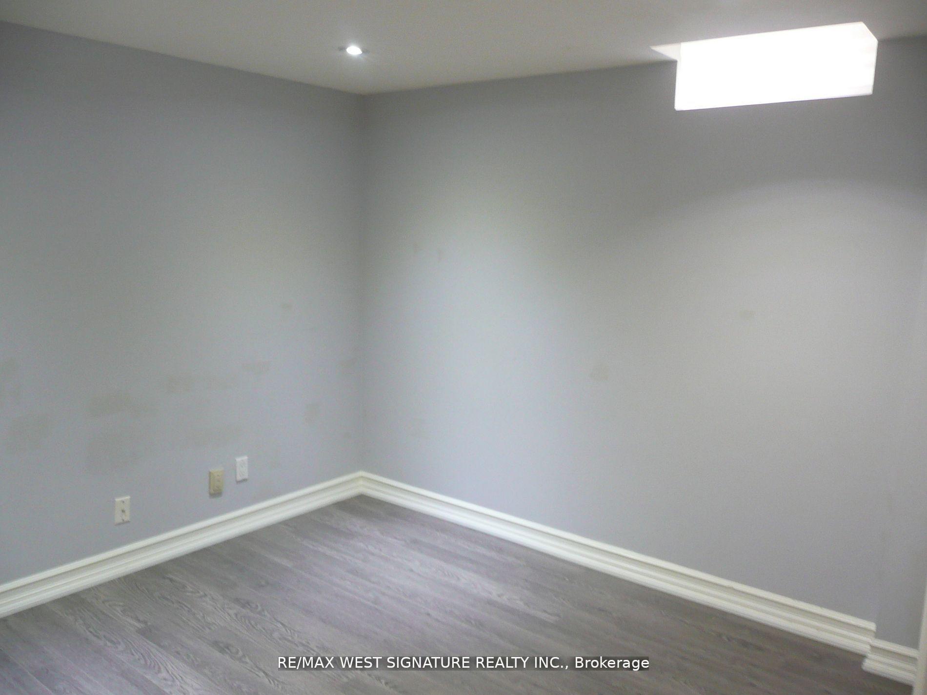 Photo 7 of 70 Robertson Close, Vaughan, Maple — HOMEH