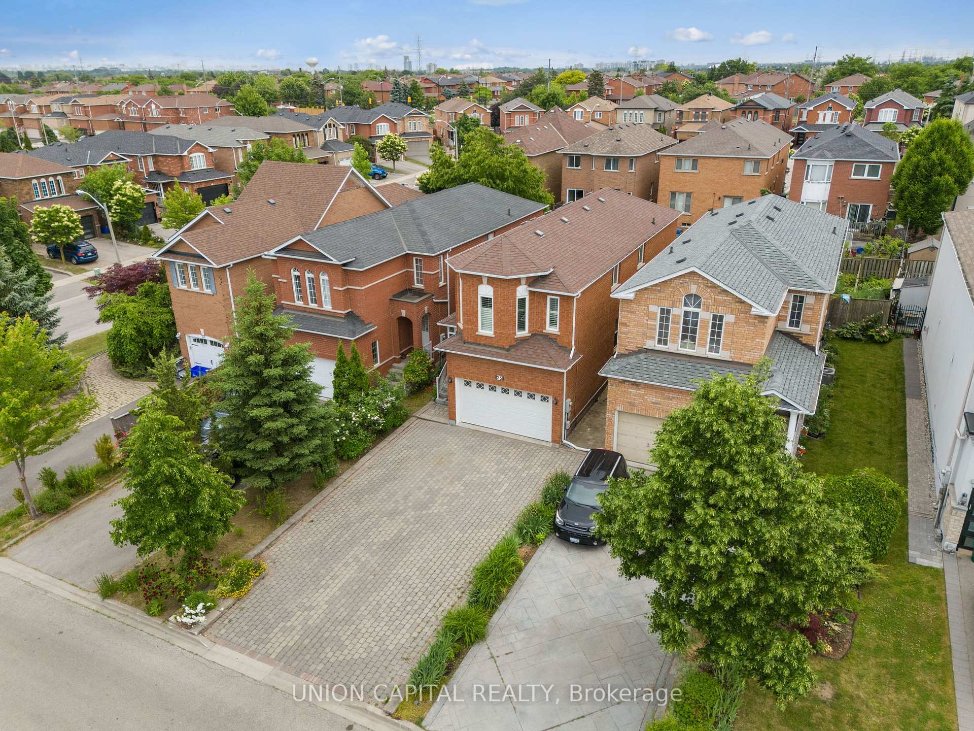 Photo 4 of 25 Milano Avenue, Vaughan, West Woodbridge — HOMEH