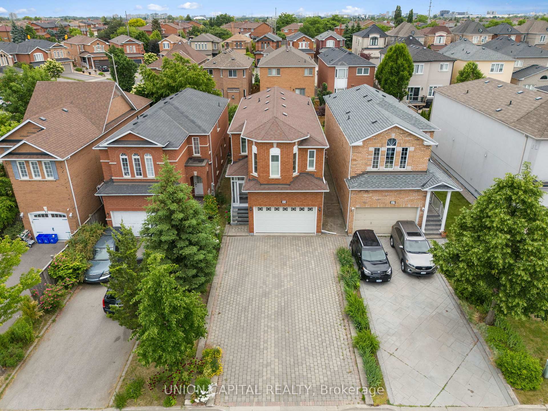 Photo 5 of 25 Milano Avenue, Vaughan, West Woodbridge — HOMEH