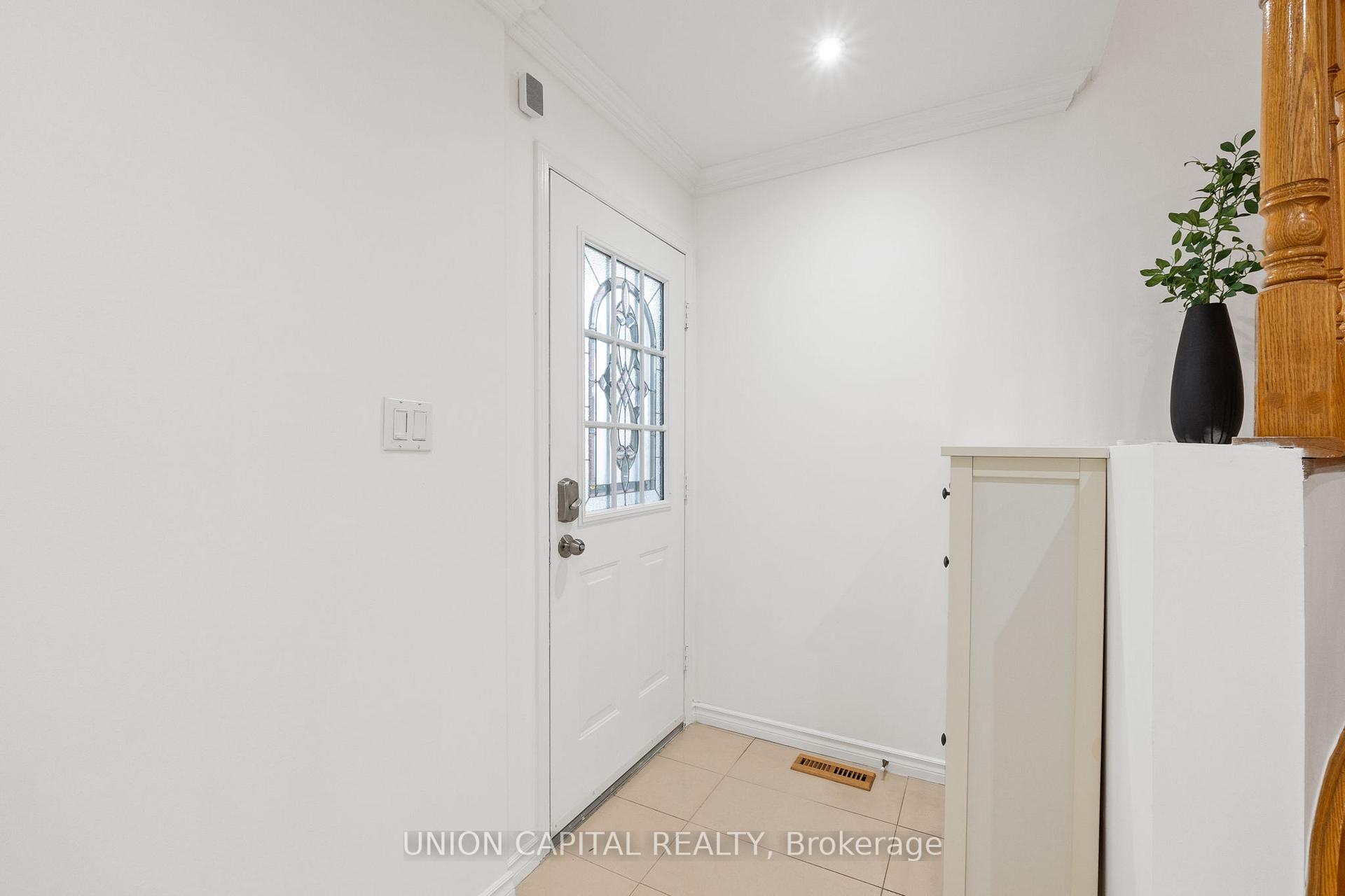 Photo 6 of 25 Milano Avenue, Vaughan, West Woodbridge — HOMEH