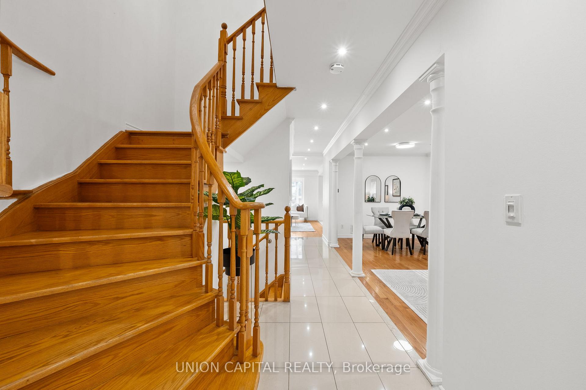 Photo 7 of 25 Milano Avenue, Vaughan, West Woodbridge — HOMEH